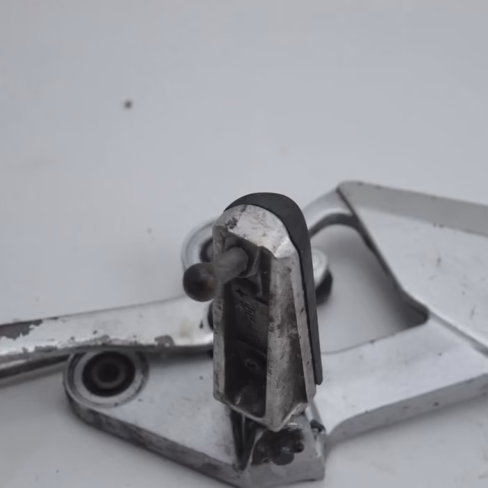 Platine repose pied gauche fz6 fazer de 2004 a 2006 yamaha