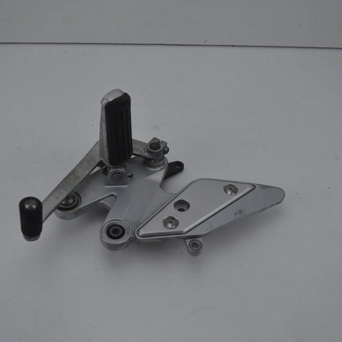 Estribera derecha Yamaha FZ6 2004-2006