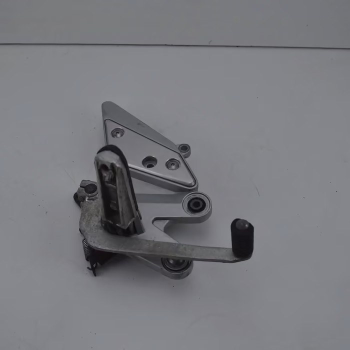 Repose-pied droit  fz6 de 2004 a 2006 yamaha
