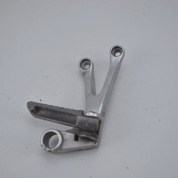 Repose-pied passager droit zx6r 1998 kawasaki 600 cm3